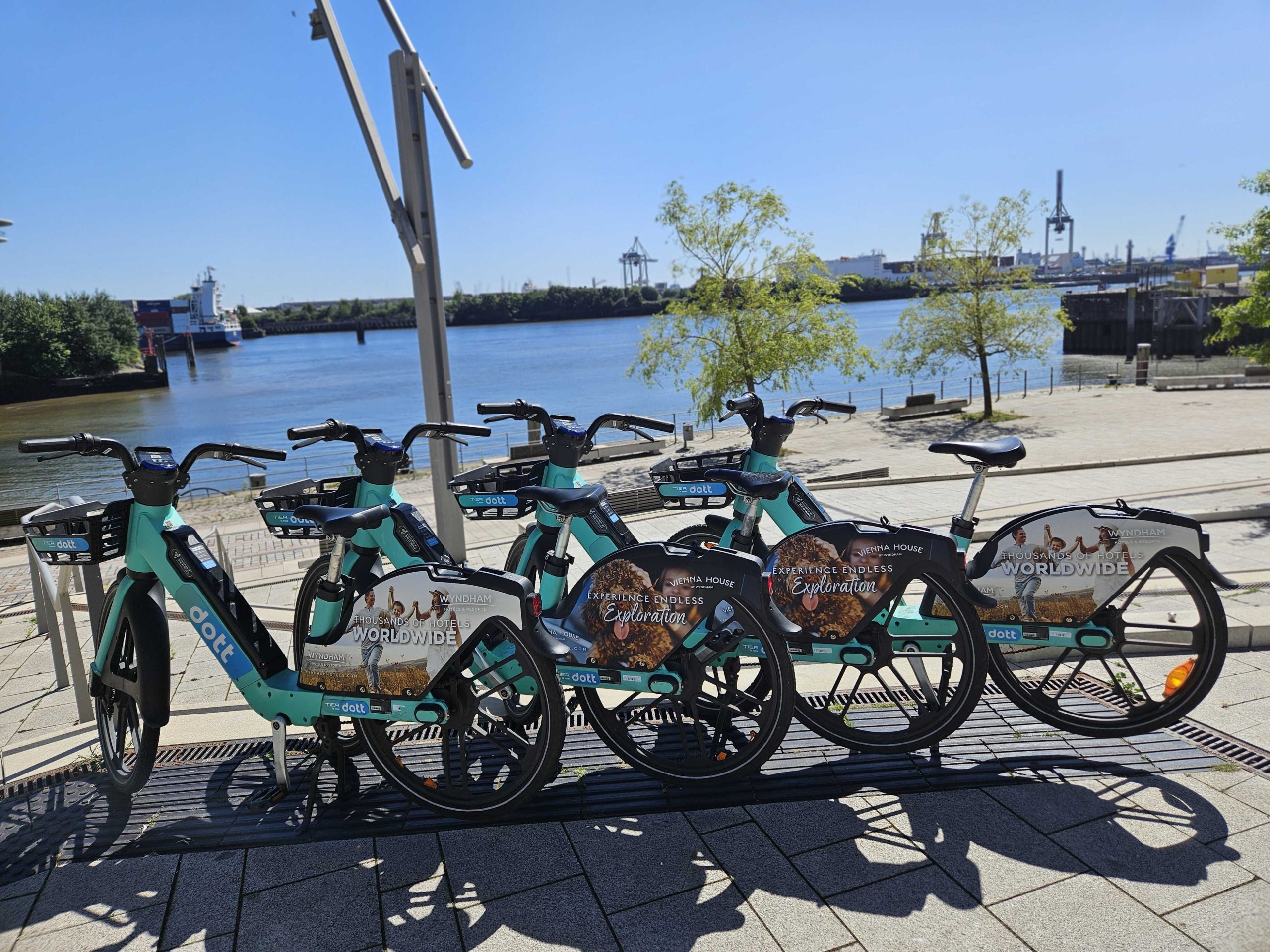 Wyndham & Vienna House erobern Hamburg auf 300 ADbikes