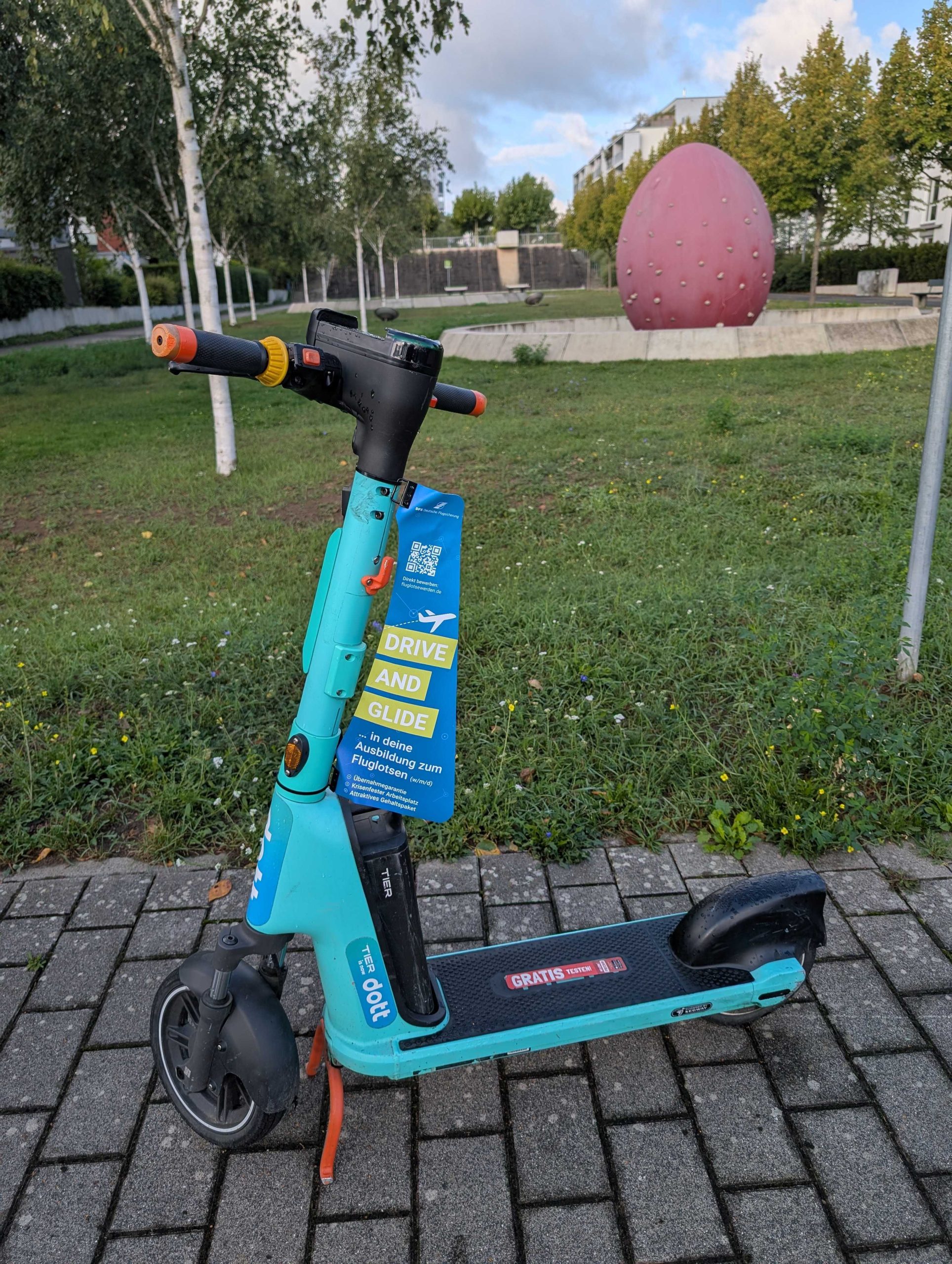 150 Scooter werben für die Fluglotsen-Ausbildung
