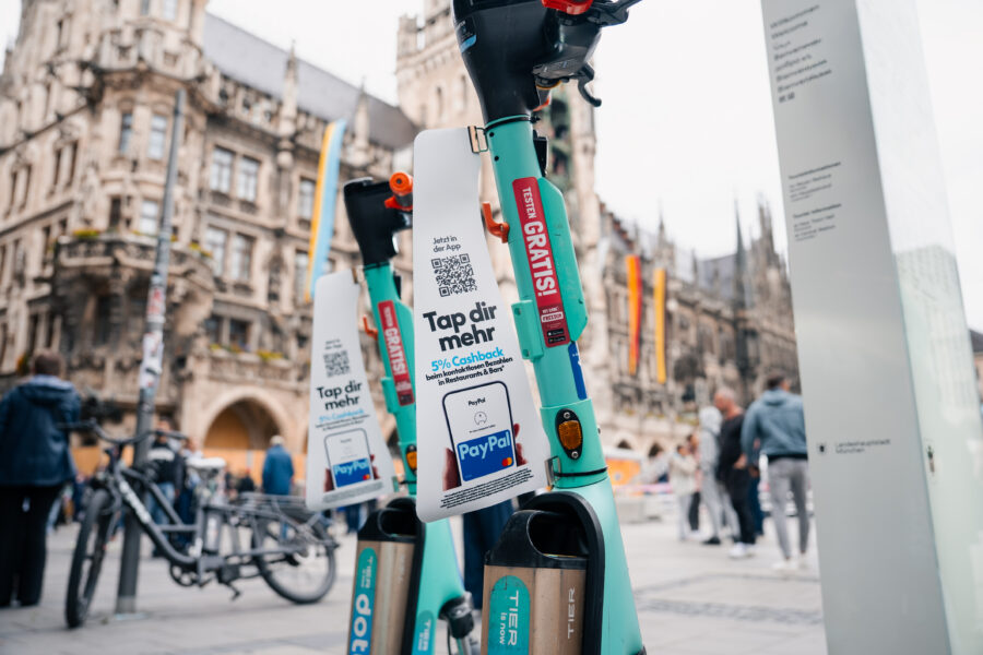 PayPal Scooter Flags München